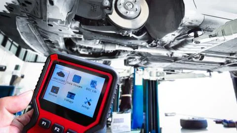 Car Checking with Diagnostic Scanner Tool in Auto Repair Shop Foto stock