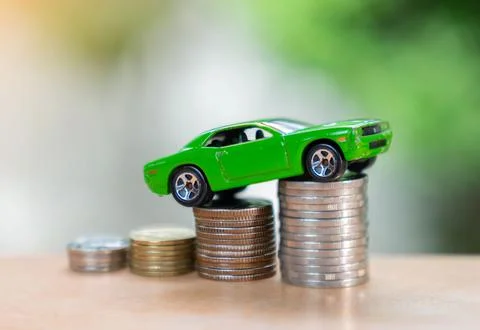 Car climb coin stack to hight on out of focus background. Foto stock