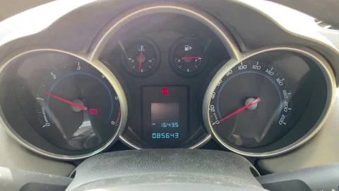 Car cluster meter, Instrument cluster of Chevrolet Cruze car Vídeos de archivo 159978319