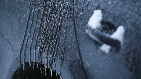Car covered in ice during freezing rain phenomenon Vídeo Stock 87324460