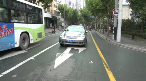Car crosses junction, tricycle pulls out behind Stock Footage 37697901
