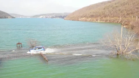 The Car Crosses The Road That Is Flooded Video stock 171714101