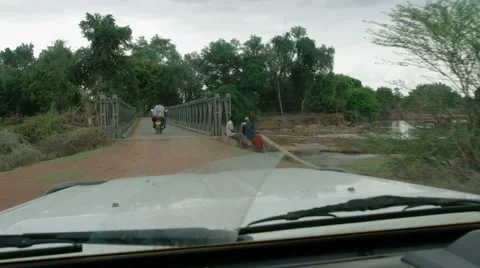 Car crossing narrow bridge 動画素材 59796380