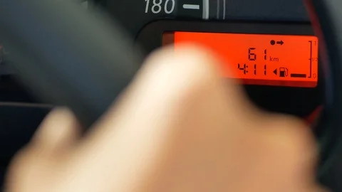 Car dashboard, empty gas light blinking while driving, shallow depth of field 库存影片 91688644
