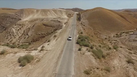 Car in the desert Stock-Footage 76990335