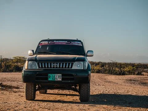 Car in the desert Stock Photos