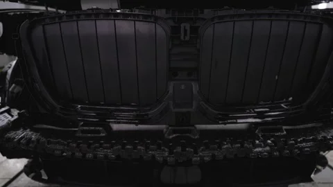 Car detailing process: restoring bumper to pristine condition Vídeos de archivo 314656597