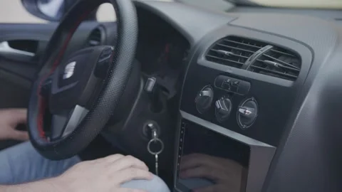 Car door window closes Видео 331125619