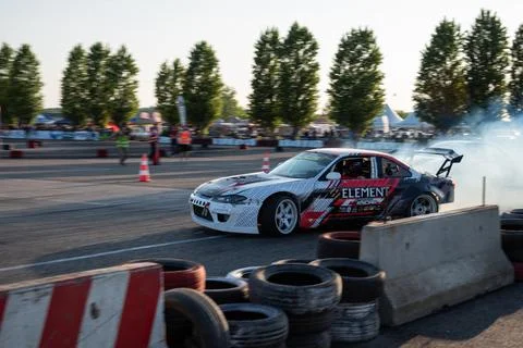 Car drifting on track Stock-Fotos