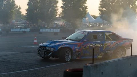 Car drifting on track Stock-Fotos