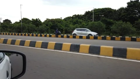 Car drive side and front Road view Vidéo 137053026