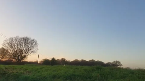 Car Drive Through British Rural Countryside Farms and Landscape Vidéo 324828771
