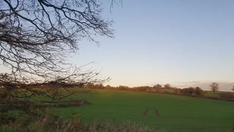 Car Drive Through British Rural Countryside Farms and Landscape Vidéo 324832540