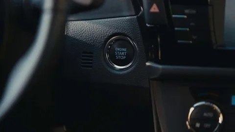 Car driver starting the engine 스톡 동영상 69213140