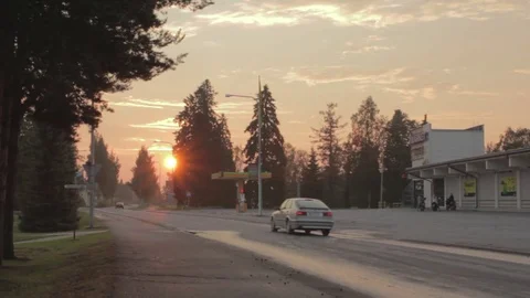 The Car Drives Away in a Small Town During the Sunset Vidéo 80929329