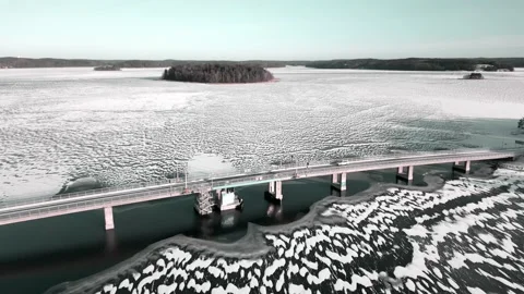 A car drives on a bridge in winter Vidéo 232414097
