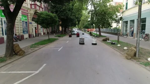 Car drives by obstacles 動画素材 142520831