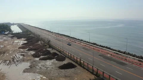 Car driving in empty road 動画素材 250970530