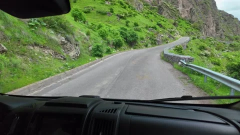 Car driving point of view on a dangerous mountain road Vidéo 339172560