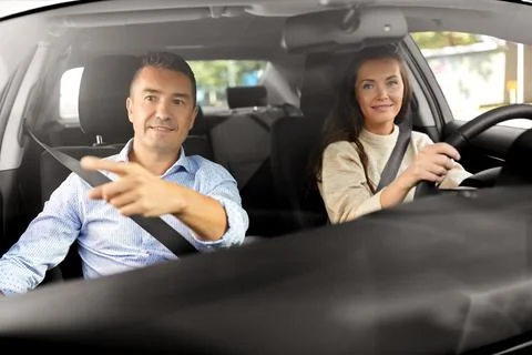 Car driving school instructor teaching woman Foto stock