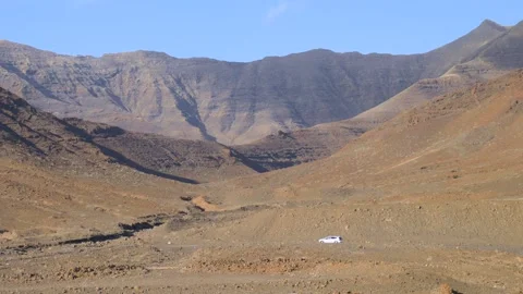 Car Driving Through Desert Mountains Tracking Shot Fuerteventura 스톡 동영상 331311097