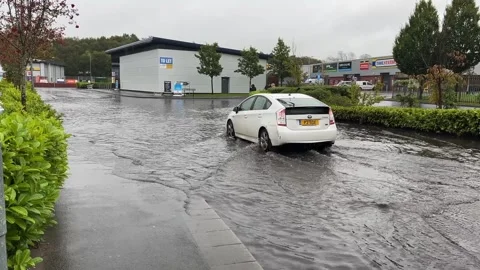 Car driving through flooded road in Ormskirk Stock-Footage 286201576