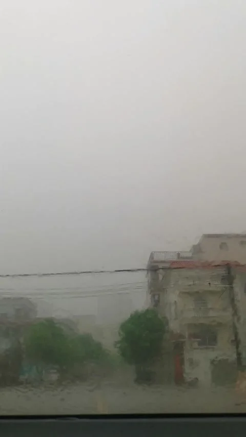 A car driving through heavy rainstorm Vídeos de archivo 336852659