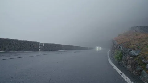 Car driving through the stelvio pass Vídeo Stock 169587150