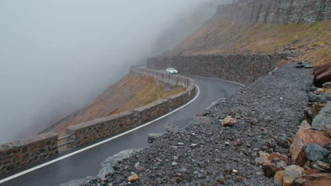 Car driving through the stelvio pass Vídeo Stock 169587939