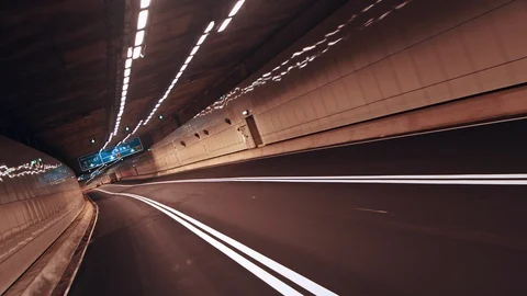 Car driving through tunnel Vídeo Stock 128770041