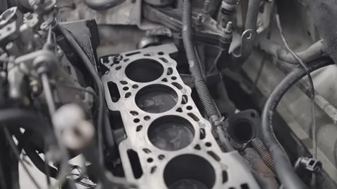 Car engine block cylinders with motion of pistons, camshaft, chain, valves an Video stock 325613664