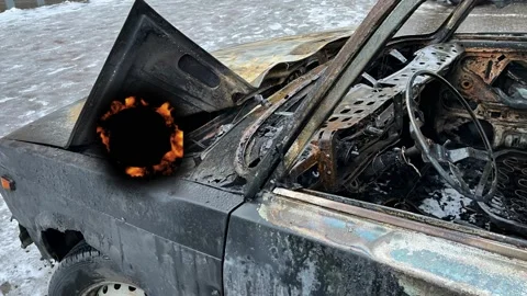 Car engine fire during cold weather in parking lot Vídeo Stock 342831650