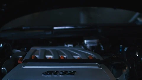 Car Engine Pan Right 4k 库存影片 94030761