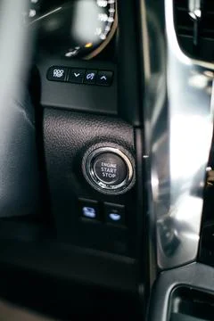 Car engine start and stop button near the steering wheel Foto stock