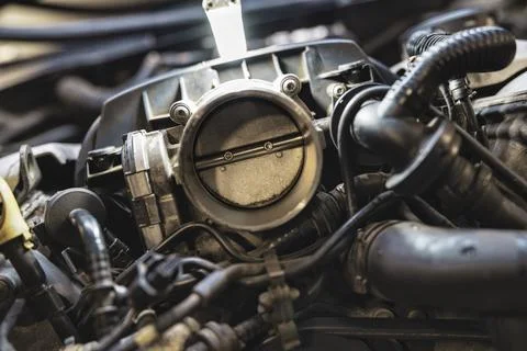 Car engine throttle body during cleaning and maintenance process Foto stock