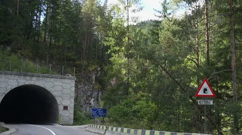 Car entering tunnel Stock Footage 41782982