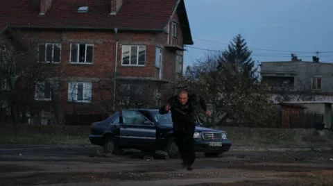 Car explosion with running man. Vídeos de archivo 20486694