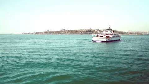 Car Ferry and Topkapi Palace Vídeos de archivo 108521067