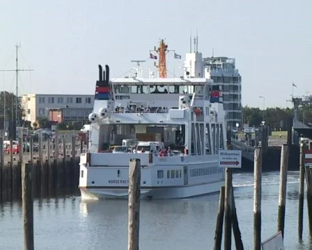 Car ferry leaving  Vídeo Stock 273546