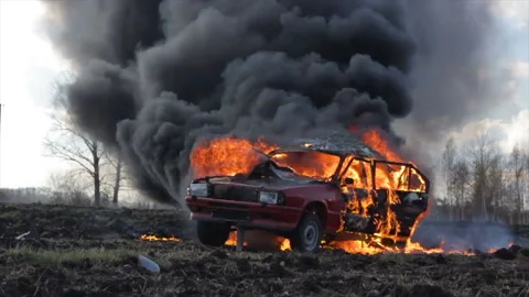 Car on fire, The car is on fire and smoke Stock Footage 91024985