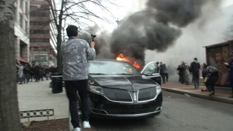 Car Fire at Inaugural Protests 스톡 동영상 71801516