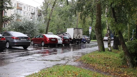 The car goes through a puddle. Video stock 116049726