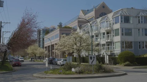 Car is going on roundabout. 스톡 동영상 128197068