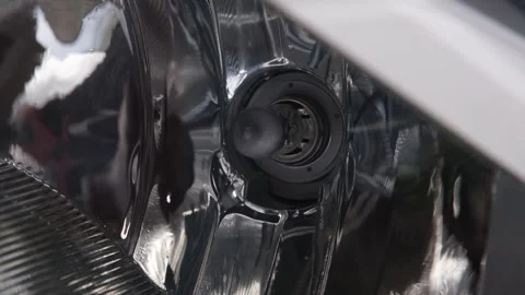 Car headlight turning on and off in close up, bright halogen illumination 库存影片 336609629