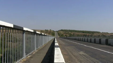 Car journey on the bridge. Видео 243333