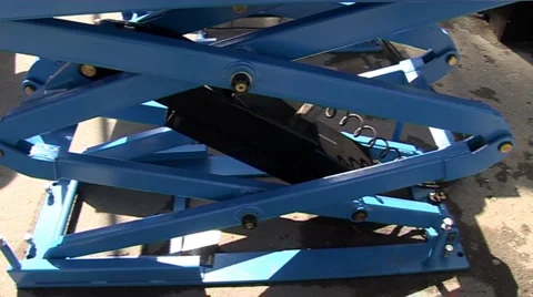 Car lift Stock-Footage 6379004