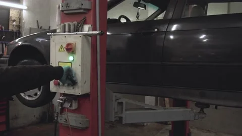 Car lift going down with e36 Stock Footage 170697175
