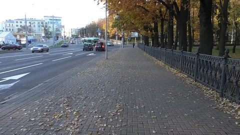 A car is lined up on the side of a road Video stock 130139561