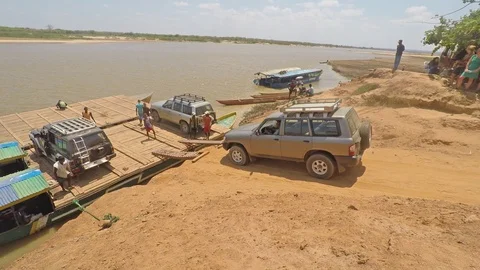Car loading from ferry at Tsiribihina Madagascar 動画素材 89942481