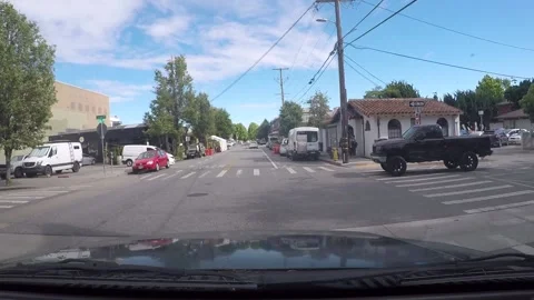 A car making an illegal u turn. Vídeos de archivo 198458715